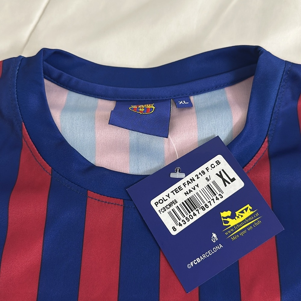 FCBarcelona Messi 10 Unicef Jersey - Picture 5 of 11